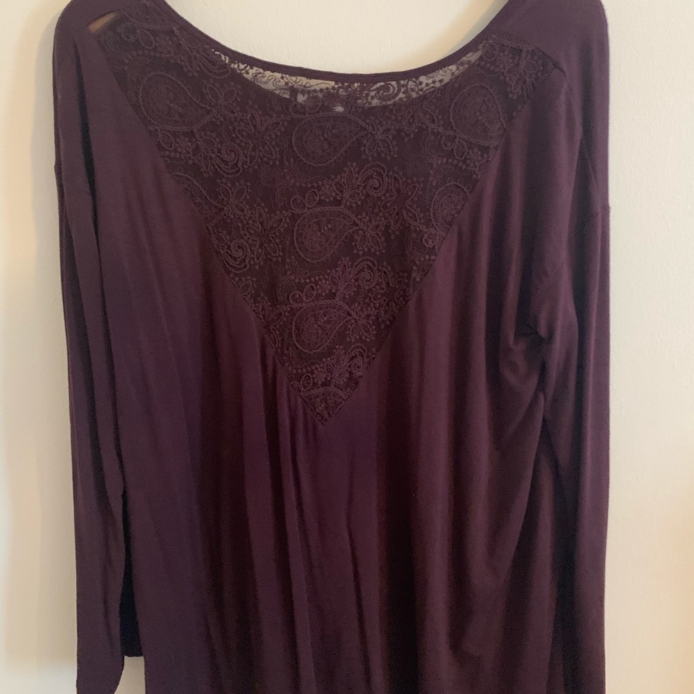 American Eagle maroon top w/ decorative lace back
